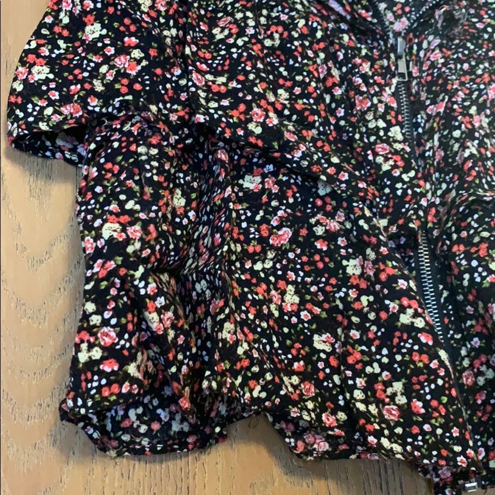 Fun flower patterned skirt - Picture 4 of 4
